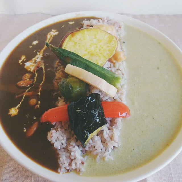 True 青森市の美味しいカレー屋 大人気の食べ比べ二色カレー By えりぃさん レシピブログ 料理ブログのレシピ満載