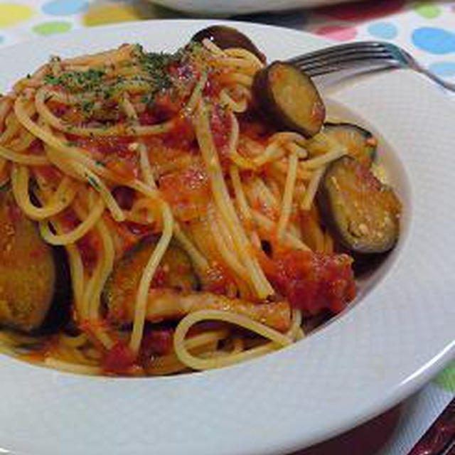 なすとベーコンのトマトソースパスタ