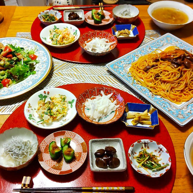 ほたるいかのトマトスパゲッティ、ツナきゅうりプチトマトのサラダ、なんとか小鉢も7品にして晩酌