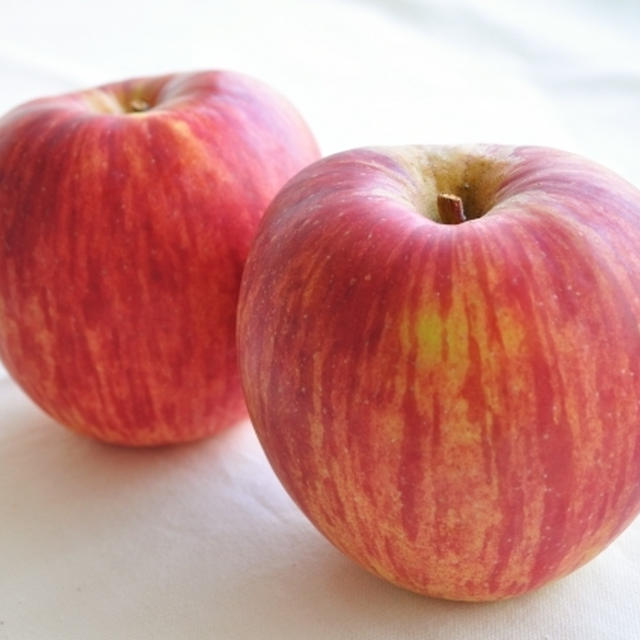 リンゴ りんご 林檎 値段 1キロあたり平均338円 相場や旬の情報