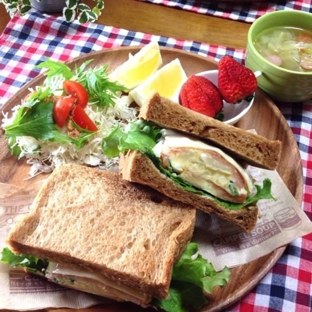いろいろサンドde朝ごはん♪…今日は二人とも違う朝ごはん♡