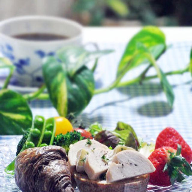 鶏ハムとカマンベールのトーストで朝ごパン。