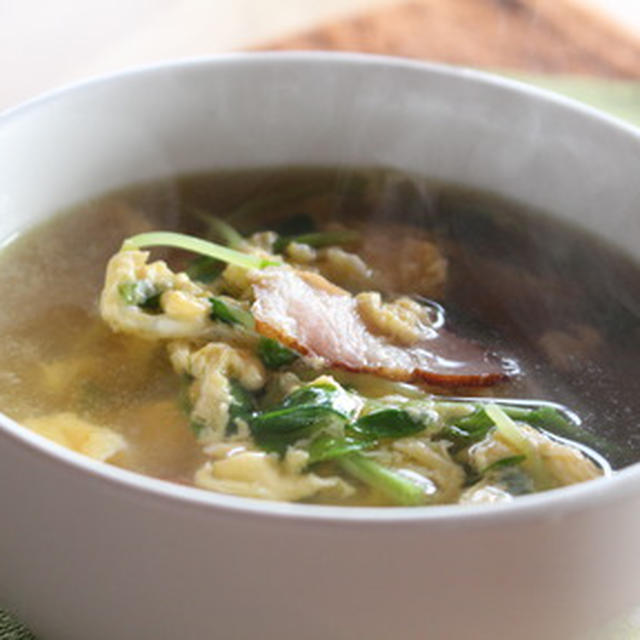 365日汁物レシピNo.22「豆苗とベーコンのスープ」