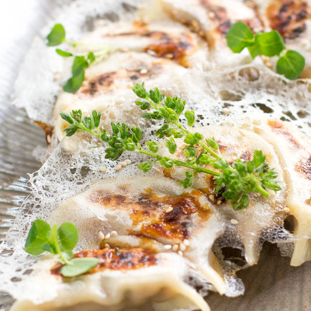 Pan-fried Gyoza with Crispy Lattice Coating