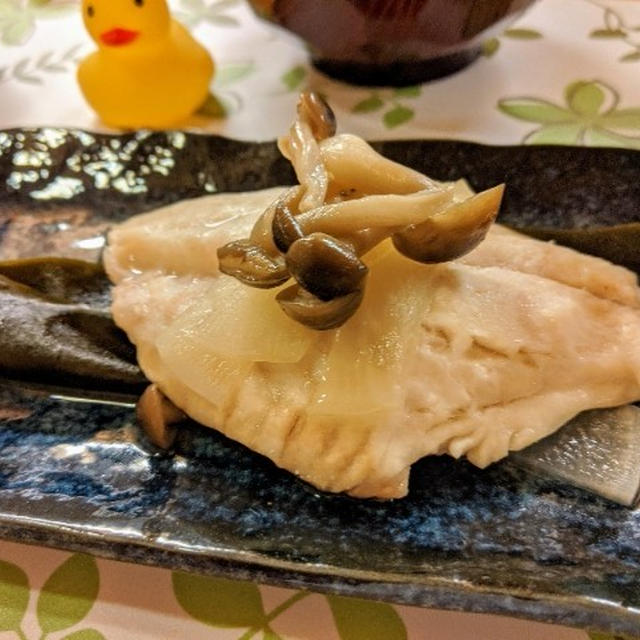 酒を入れて10分蒸すだけ！旨味あふれる鯛の酒蒸し