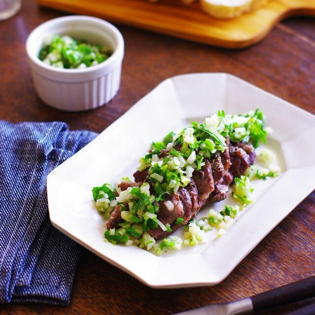 コリアンダー香る★電子レンジdeラム肉のセロリソース添え【#簡単レシピ #時短料理 #レンチン #電子レンジ料理 #レシピ #おかず #ラム肉 #セロリ #コリアンダー】【レシピ2276】