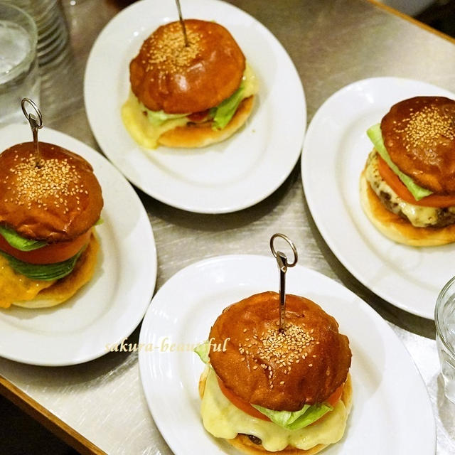 駅近ではないけれど行く価値あり！お肉とチーズとバンズの三位一体が素晴らしい『No.18』