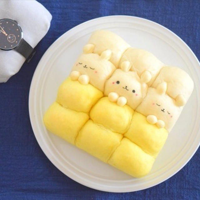 お布団ですやすや♪しろくまのちぎりパン。