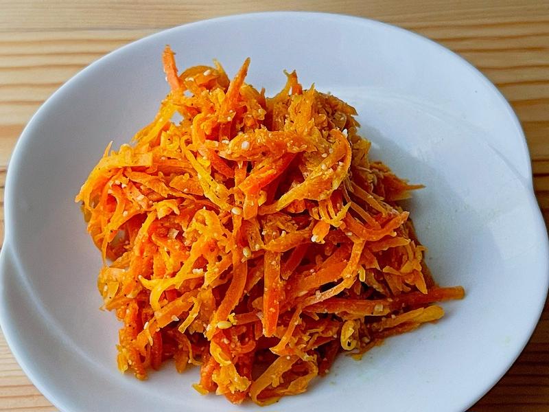 【野菜ひとつ】にんじんのごまマヨ炒め