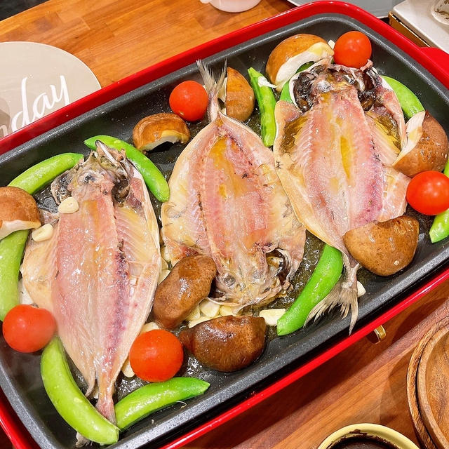 鯵の干物をホットプレートで食べました！！