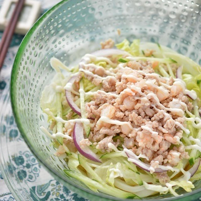 しゃきしゃき！ぷりぷり♪食感楽しい♡「海老入り鶏そぼろの冷やしサラダうどん」