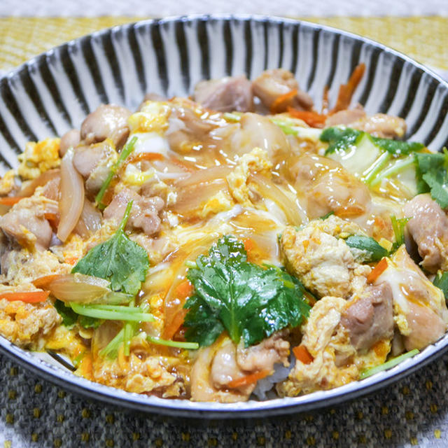 卵ふわふわ鶏肉大きめな「親子丼」