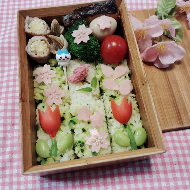 ️青しその実おにぎりで春弁当【公長齋小菅弁当】