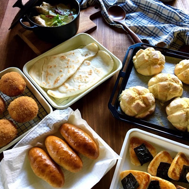米粉生地で焼きおにぎりパン、バターロールの試作とか。
