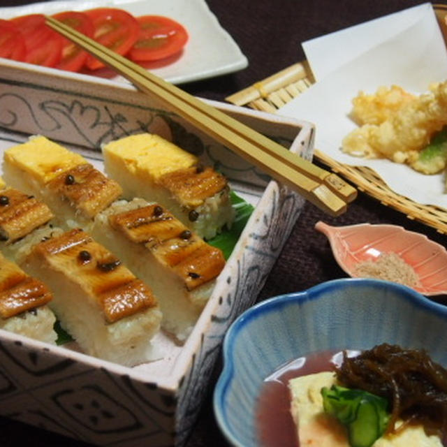 穴子の押し寿司　　海老と夏野菜の天ぷら　　生湯葉ともずくの梅だれ