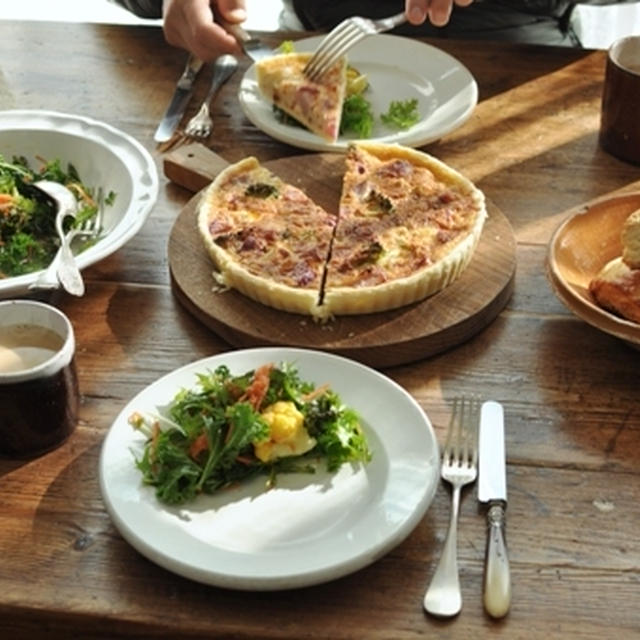 休日ブランチ（赤カブのキッシュ）