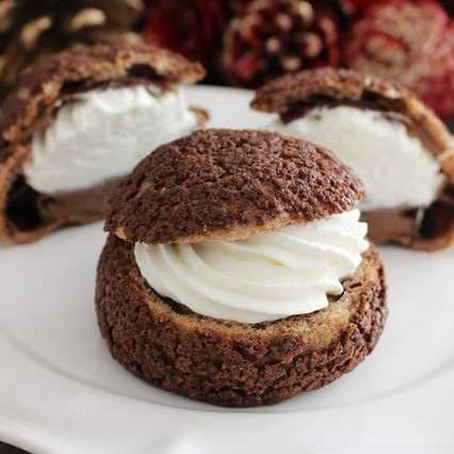 チョコクッキーシュークリーム(チョコレートカスタード&ホイップクリーム)