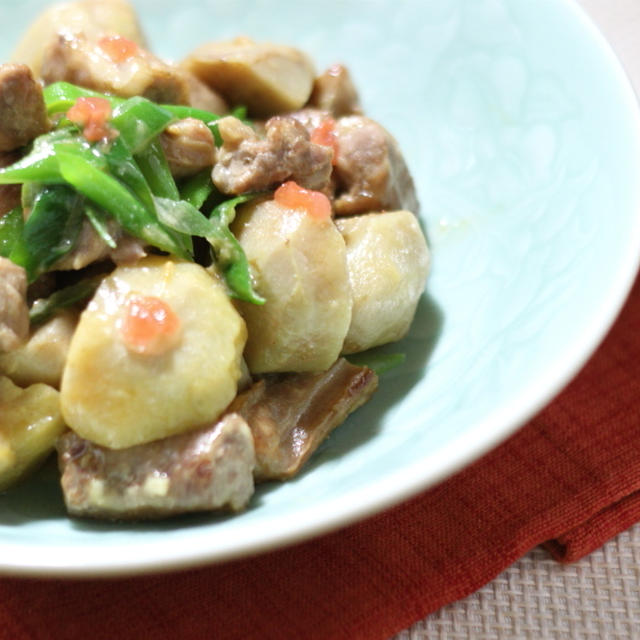 トマトの塩漬け調味料「そるとまと®」で五香粉香る里芋と豚肉の煮物