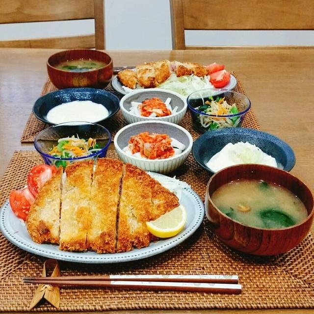 がっつりトンカツとさっぱりナムル