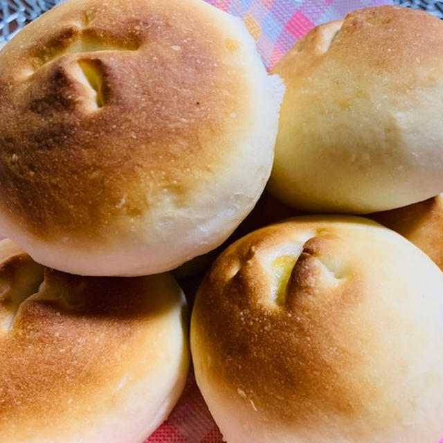 簡単。ふわっふわの手作りチーズパンと野菜のミートグラタンで晩ご飯