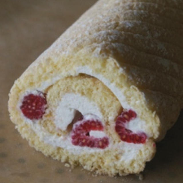 リコッタクリームのロールケーキ。