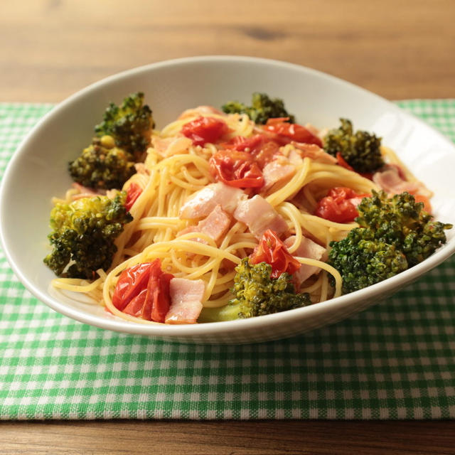 レンジで簡単！生トマトとブロッコリーのバター醤油パスタ