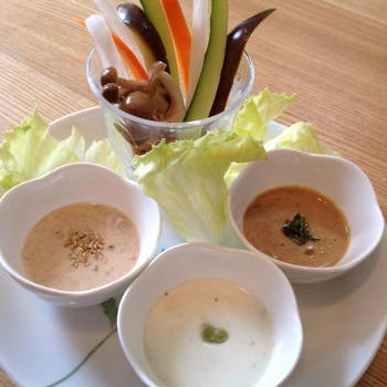 塩ヨーグルトで3種の和風ディップソース☆秋の野菜スティック