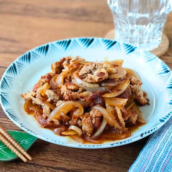 おいしさの決め手は酸味！豚肉の梅かつお炒め