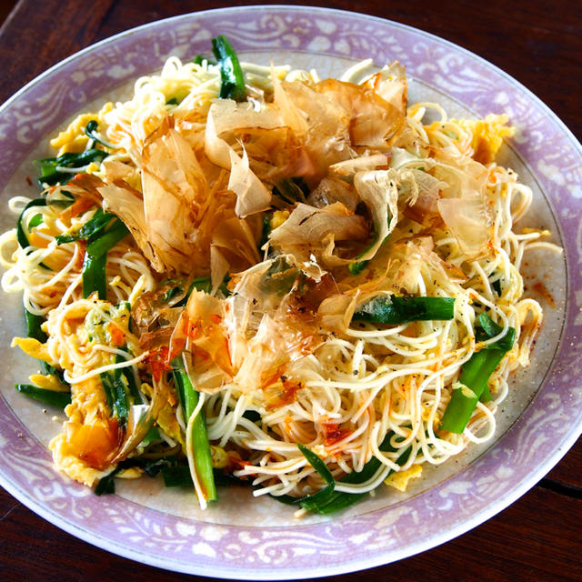 そうめんは炒めてもウマ死！！「にら玉そうめんチャンプルー」