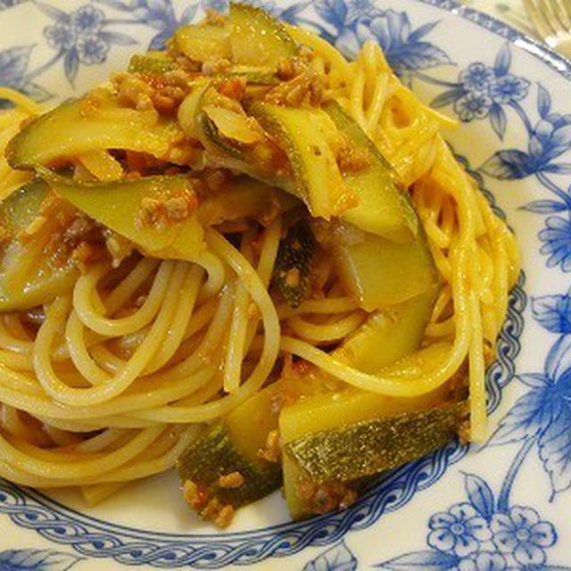 ズッキーニ続々収穫(^○^)　ズッキーニのパスタ♪