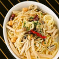 新玉ネギのハム&チーズサンドステーキ / ミックスビーンズとキノコのマリネパスタ