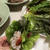 お肉とごはんをサムジャンと野菜で巻いて巻いて「サムパプ」。