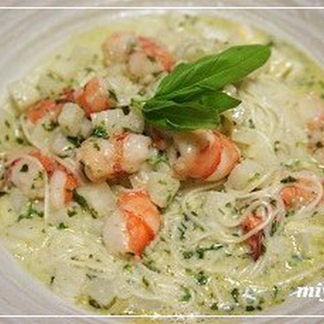 猛暑に時短素材！「素麺」と「長いも」のバジル豆乳クリームソース和え♪