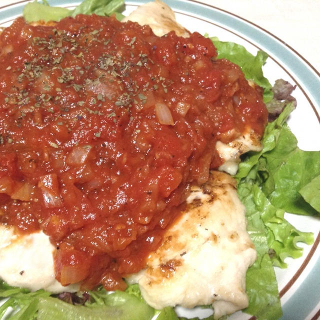 しっとりヘルシー☆ガーリックトマトソース・鶏胸肉のソテー