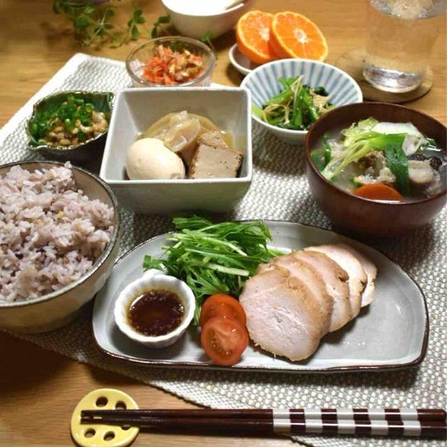 練習後の晩ごはんと今日の朝ごはん。