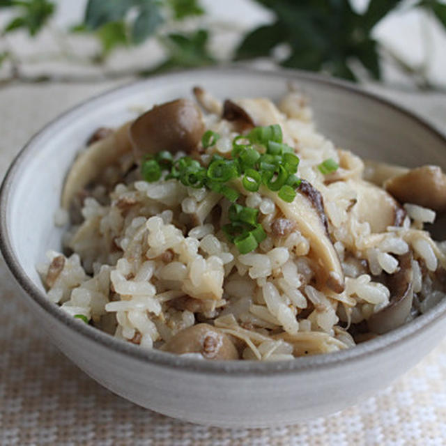 たっぷりきのこと挽肉の混ぜごはん　レシピ