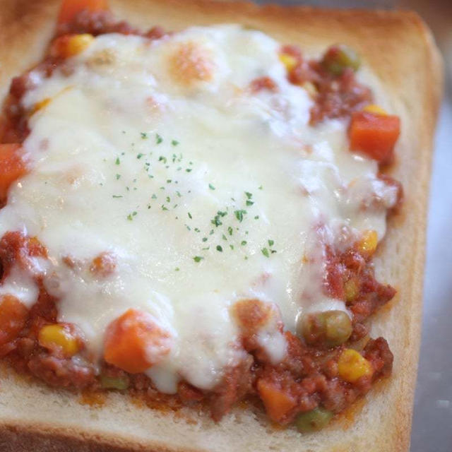 ミートソースリメイクピザトーストの朝ご飯(*^O^*)