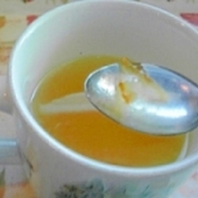 ちょっと風邪気味の時は、熱い柚子茶にかぼすを1個♪ コレ、お奨めです。