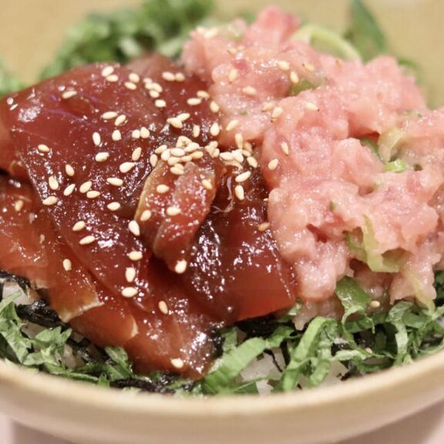 のっけ丼！2色の贅沢『マグロあいがけ丼』のレシピ＊