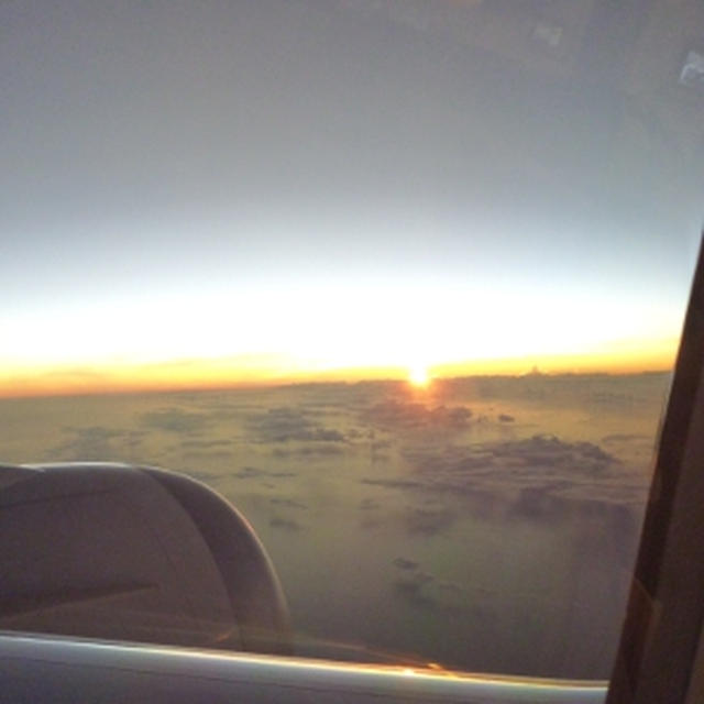 機内で夜明け