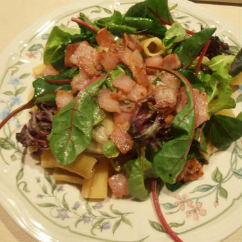 カリカリベーコンのサラダパスタ