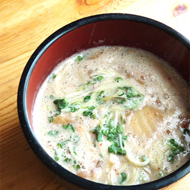 納豆キムチ入り豆乳味噌汁