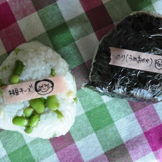 枝豆チーズおにぎりとのりおにぎり弁当。