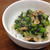 昼ごはんに「鶏と小松菜のエスニック丼」