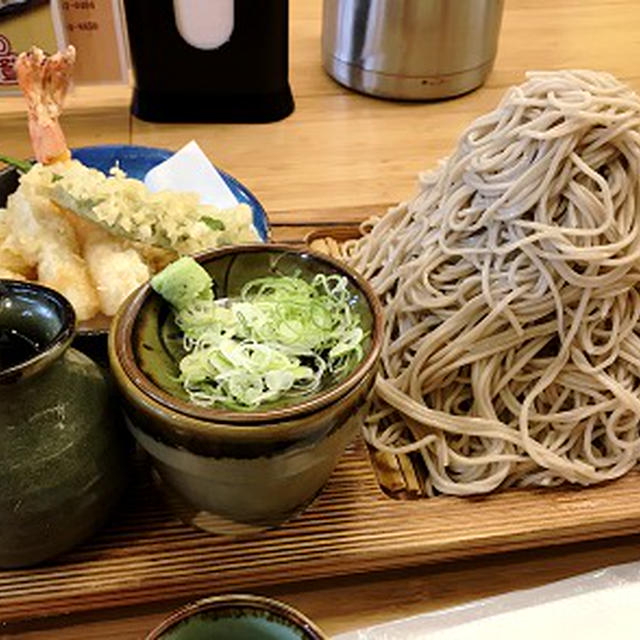 お墓参り後のつけ天の味奈登庵の富士山盛り蕎麦♪