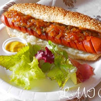 ホットドッグ　スパイシーソース添え