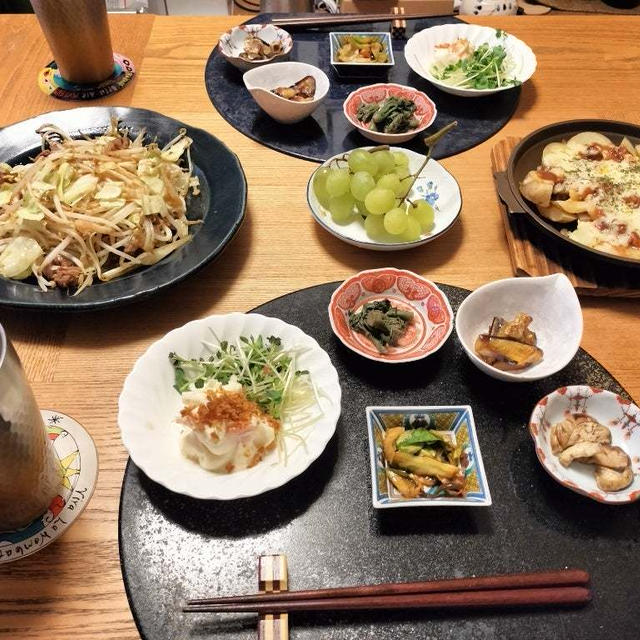 ジンギスカン風野菜炒め、焼き鳥とじゃがいももスパイシーケチャップ焼、小鉢５品で晩酌