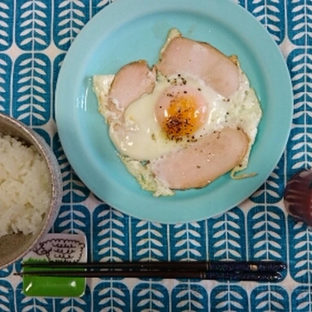 スモークチキンと目玉焼き☆2014/09/07の朝ごはん。