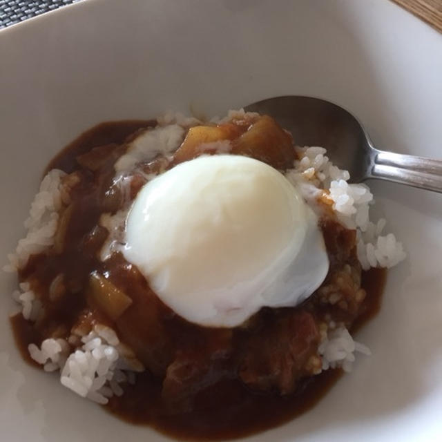 牛すじカレー・温泉卵トッピング