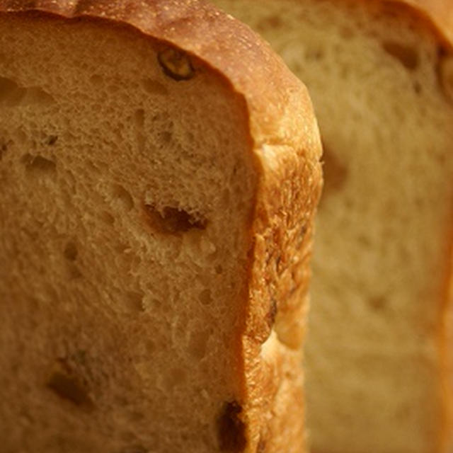 サルタナレーズンとくるみの食パン